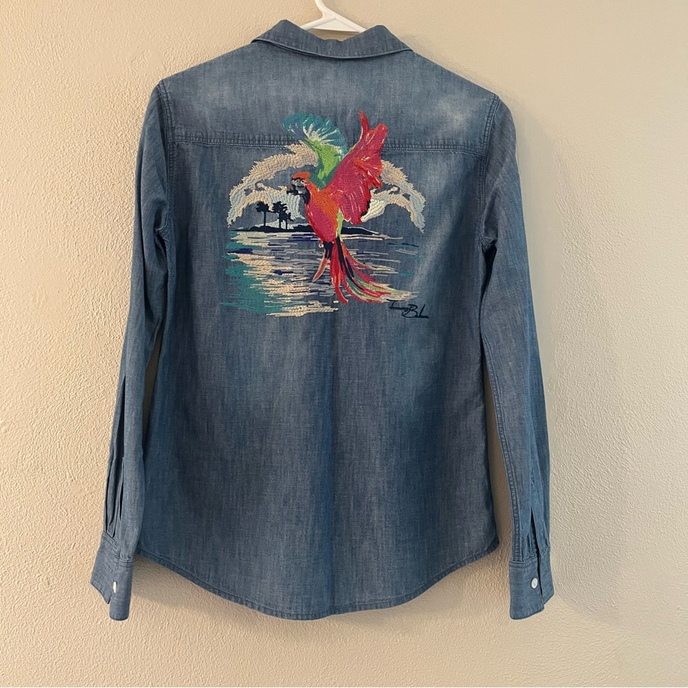 Tommy Bahama Blue Chambray Shirt with Embroidered Colorful Parrot Size XXS